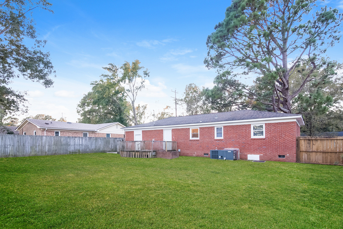 Building Photo - 532 Amy Dr