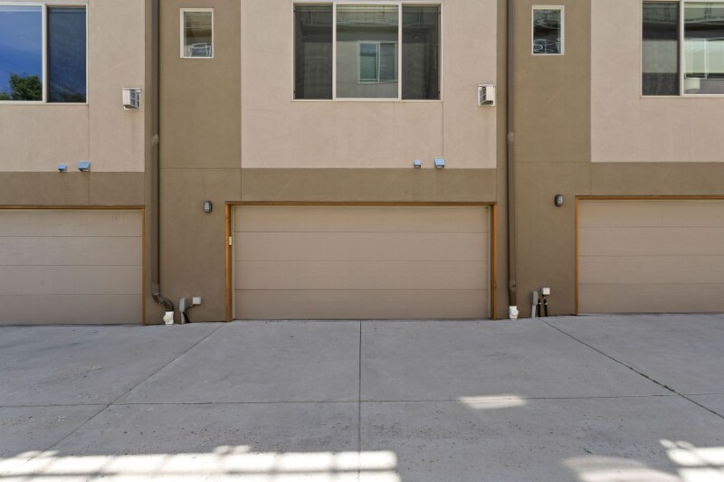 Building Photo - 3074 Wyandot St