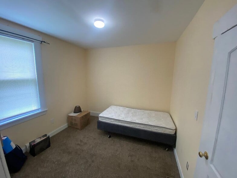 Den - 112 Jackson Ave