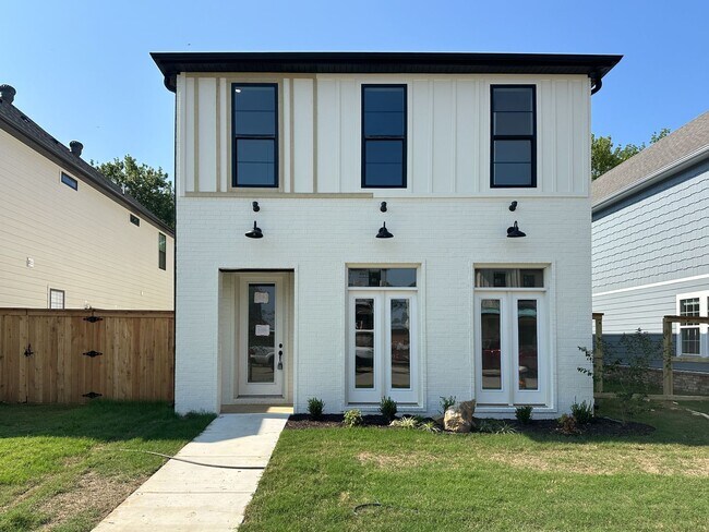 Primary Photo - 4437 W Bronco Dr