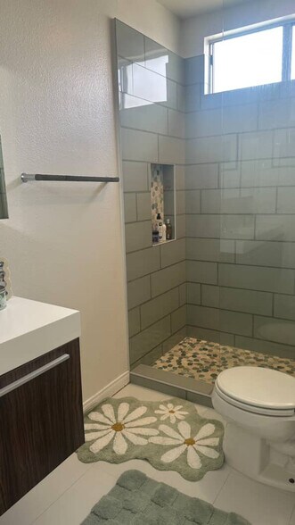 Building Photo - 11645 Montana Ave