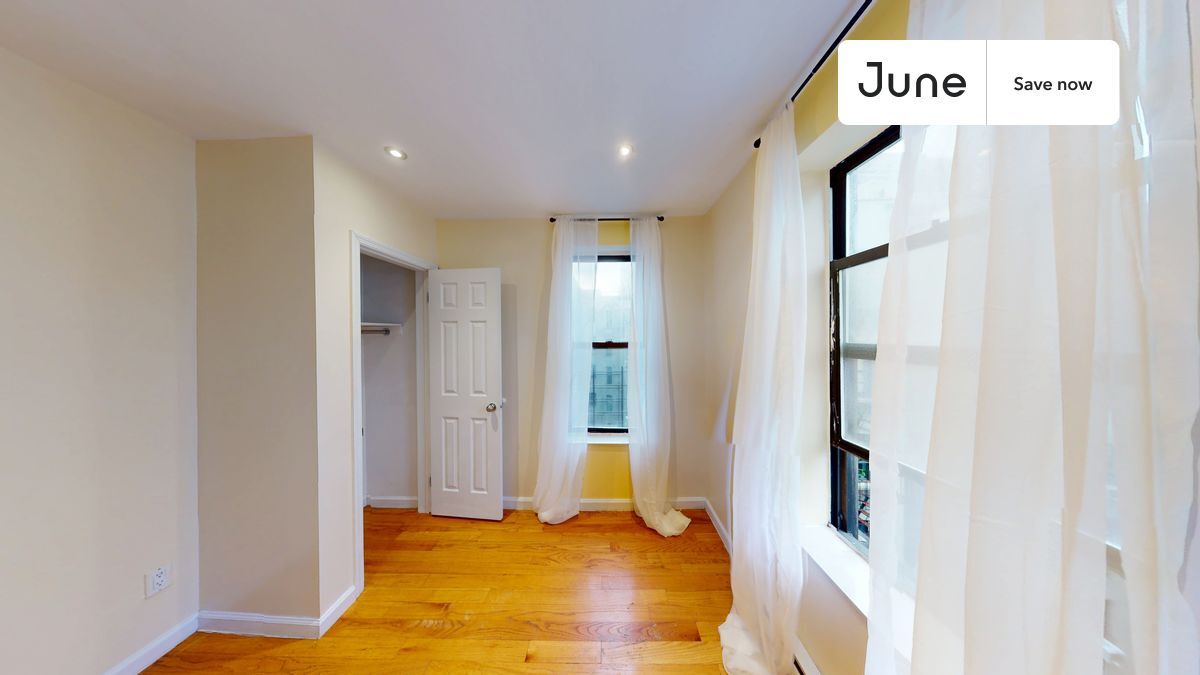 Building Photo - 15 W 107th St