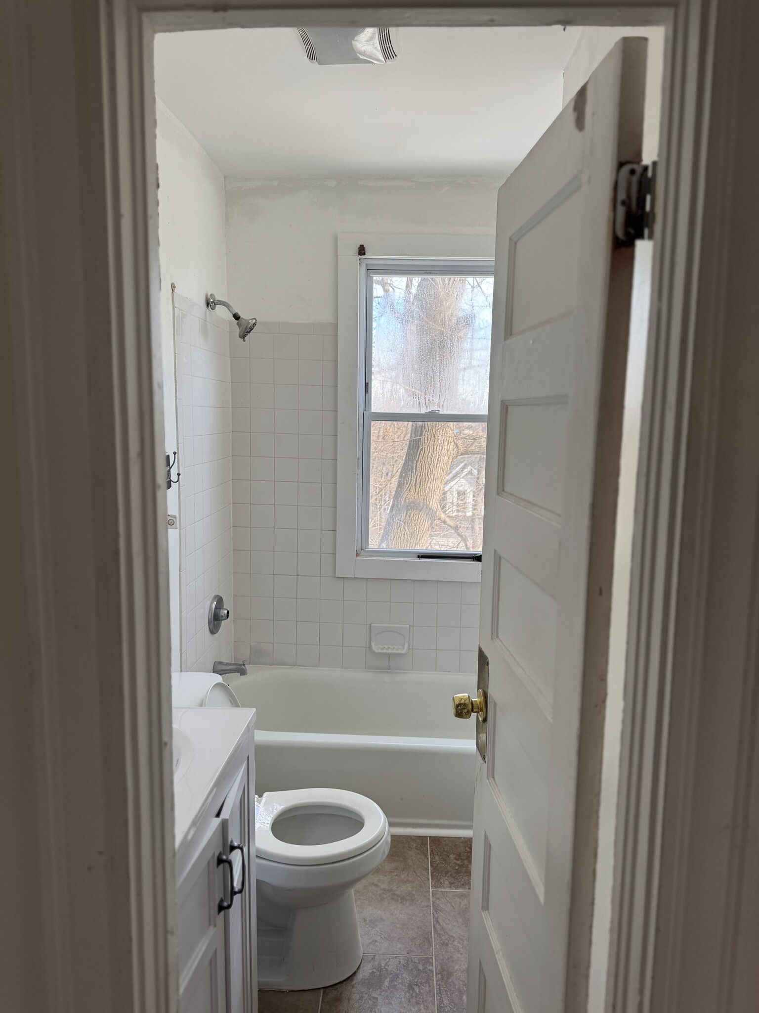 Unit 3 bathroom - 128 Pleasant St