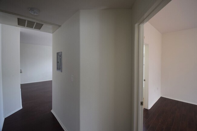 Building Photo - 5500 Bonner Ave
