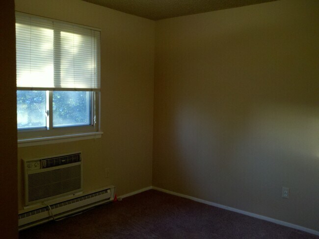 2nd bedroo, - 479 White Cloud Dr