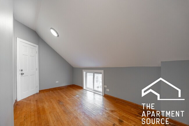 Building Photo - 2655 W Homer St