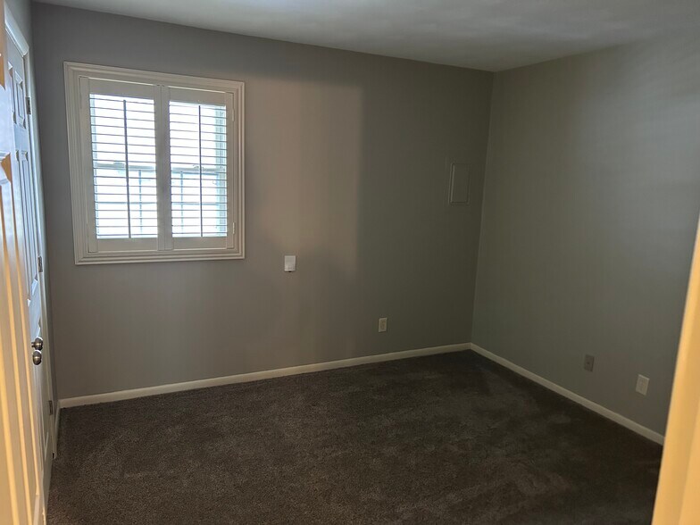 Building Photo - 200 Gronert Ln