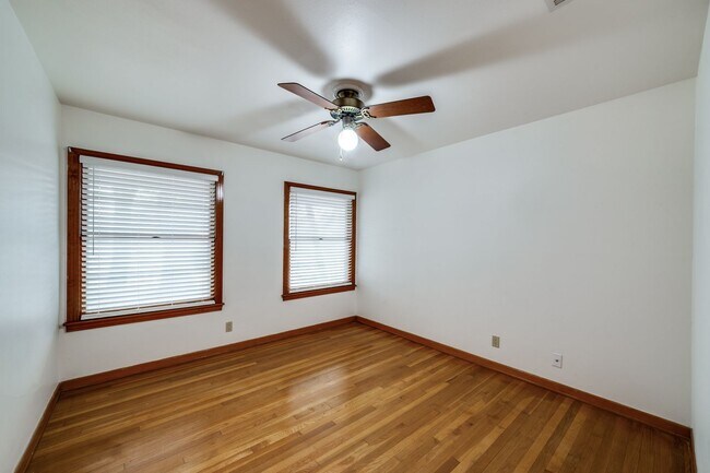 Building Photo - BEAUTIFUL MID-CENTURY HOME IN DELLVIEW