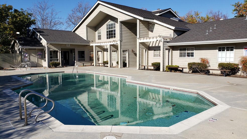 Building Photo - 8170 Mountain View Dr