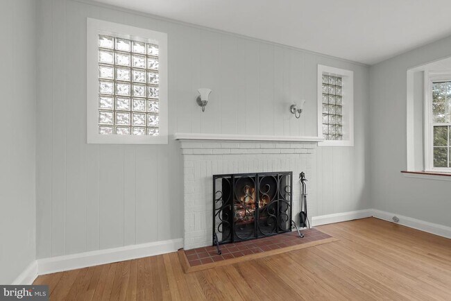 Building Photo - 8336 Wyton Rd
