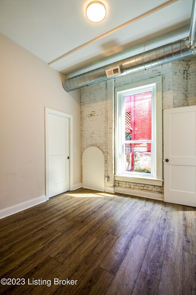 Building Photo - 1105 S 1st St