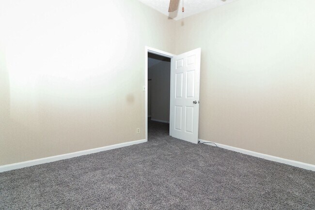 Building Photo - 407 Knox Ave