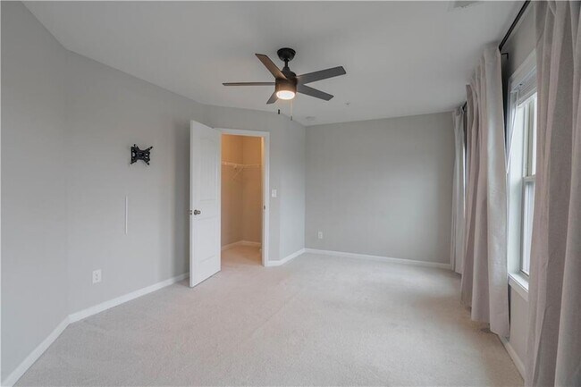 Building Photo - 416 Montclair Ct