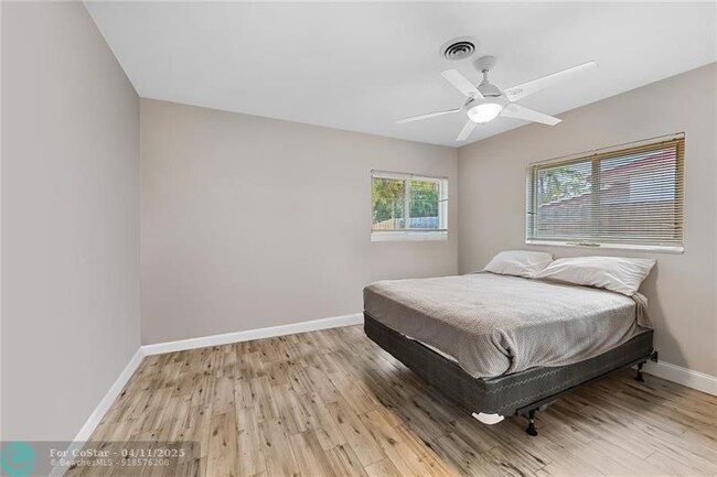Building Photo - 914 Orange Isle