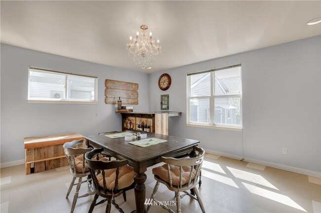 Building Photo - Beacon Hill 3bed 2.5bath Home