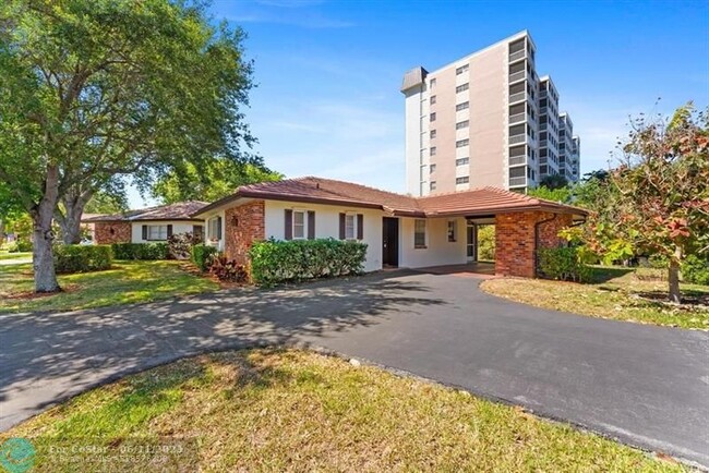 Building Photo - 9089 Thunderbird Dr