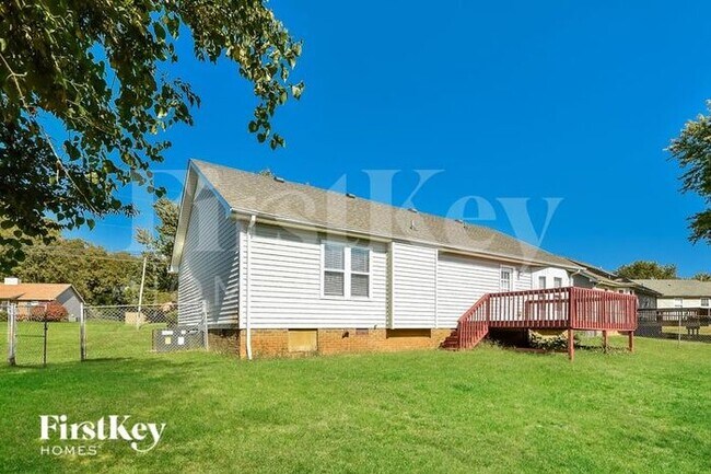 Building Photo - 1304 Venessa Dr