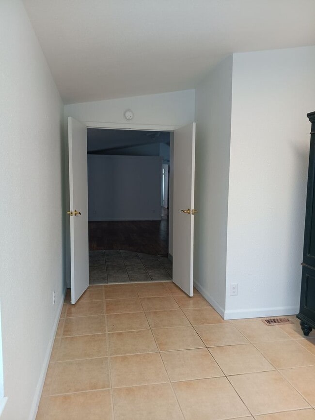 Building Photo - Country Living In The Independence Area Is...