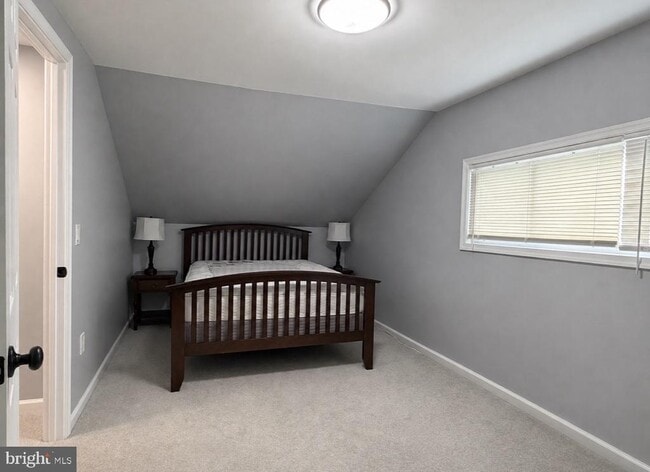 Building Photo - 6 Roundwood Ln