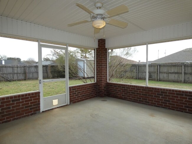 Building Photo - 4 Bedroom in Spencer Oaks Subdivision