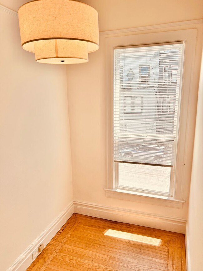 Building Photo - 2116-2118 Greenwich Street