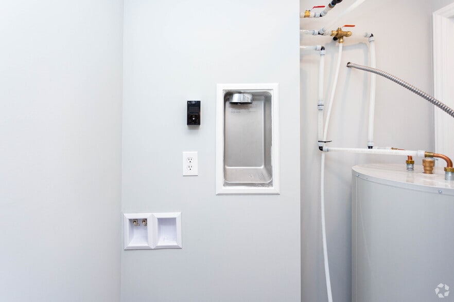 1BR, 1BA - 700 SF - Sycamore Apartments