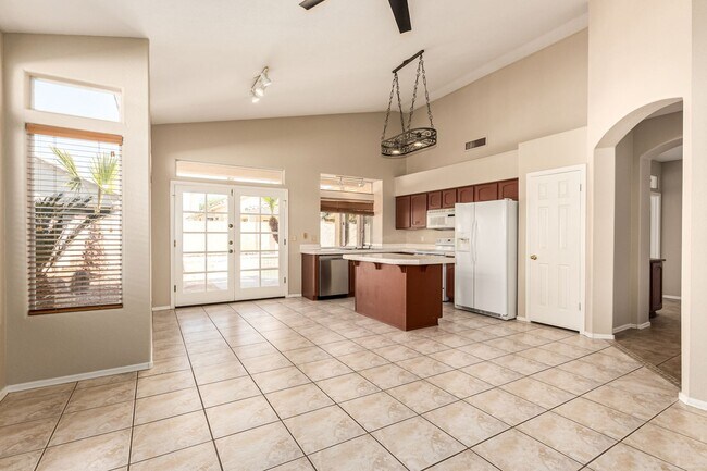 Building Photo - Beautiful 3 bedroom home in Ahwatukee Foothills with sparkling pool!