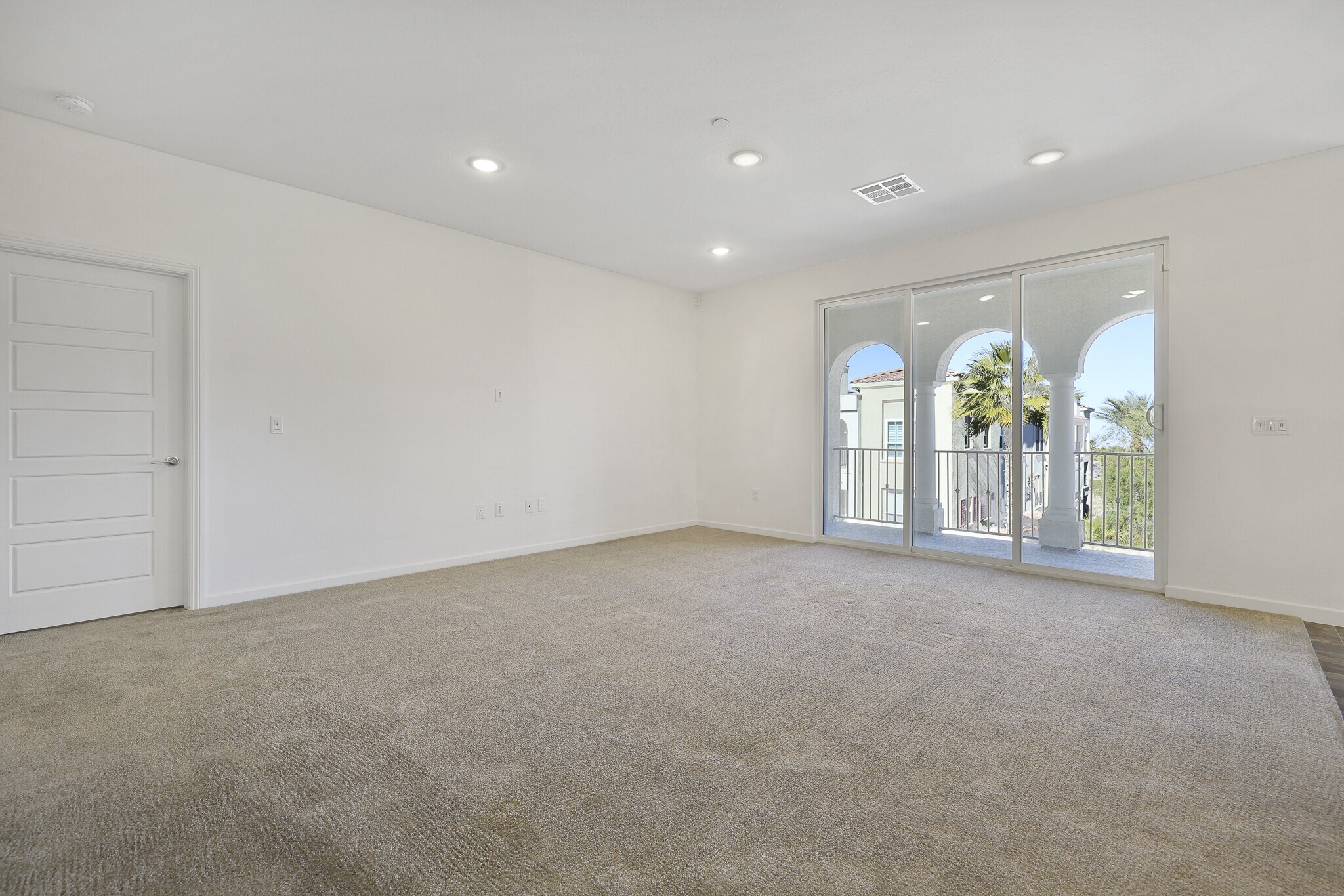 Building Photo - 2555 Hampton Rd
