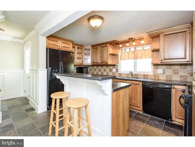 Building Photo - 374 Dehaven St