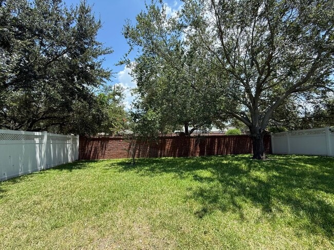 Building Photo - 944 Lost Grove Cir