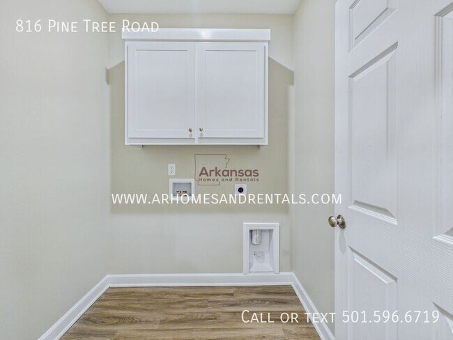 Building Photo - 816 Pine Tree Rd