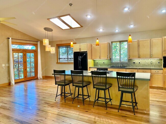 Building Photo - West Hills Gem with Timeless Charm and Mod...