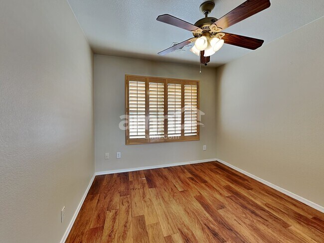 Building Photo - 10778 W Louise Dr