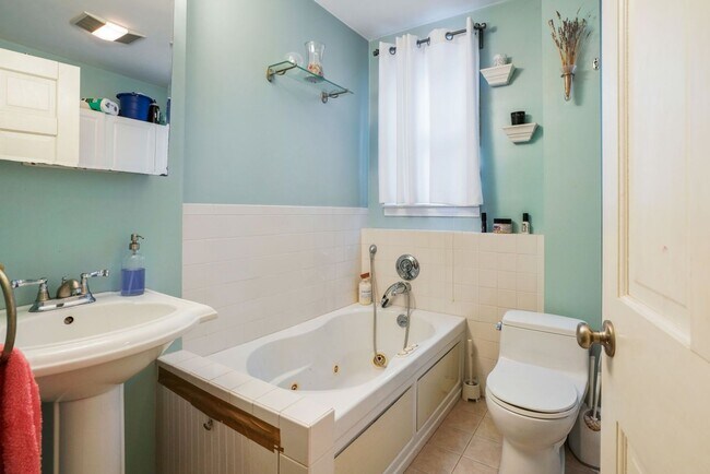 Building Photo - Great Mission Hill 4 bed