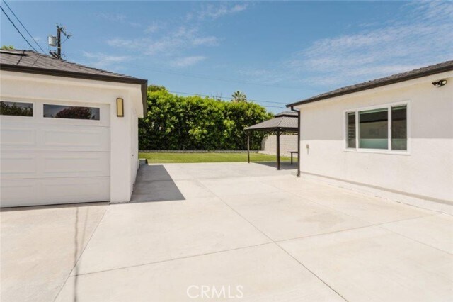 Building Photo - 8119 Shadyglade Ave