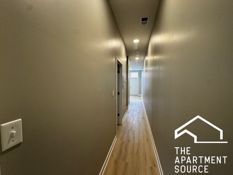 Building Photo - 4007 W School St