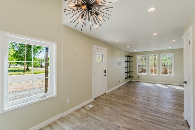 Building Photo - Great updated house in Southeast Denver near Cherry Hills!