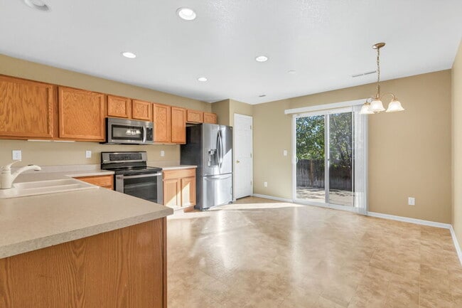 Building Photo - 857 Stagecoach Dr