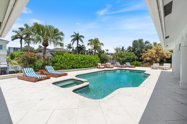 Building Photo - 830 NE Boca Bay Colony Dr