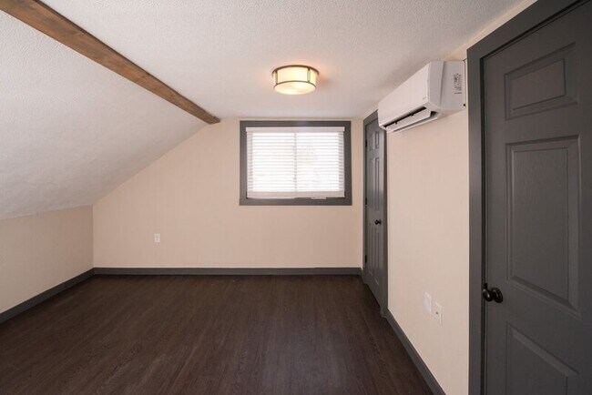 Building Photo - 130 Van Dam St