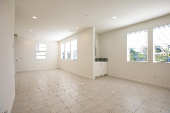 Building Photo - 28 Hideaway Loop