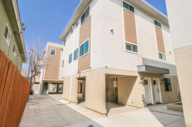 Building Photo - Newly built 4 bed/4 bath townhome in a 6-u...