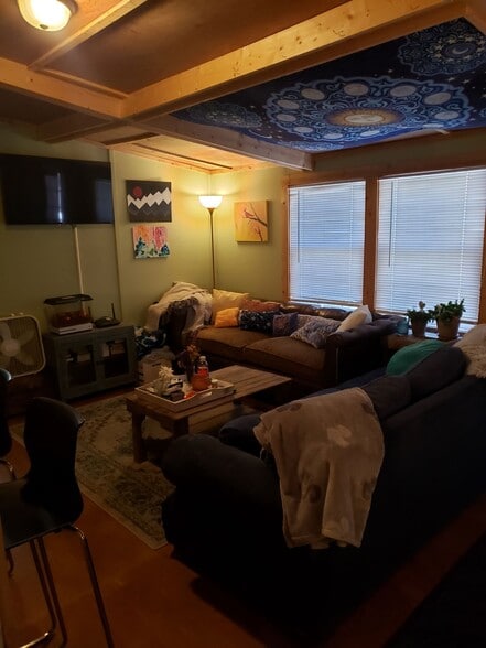 Building Photo - 3737 Junaluska Rd