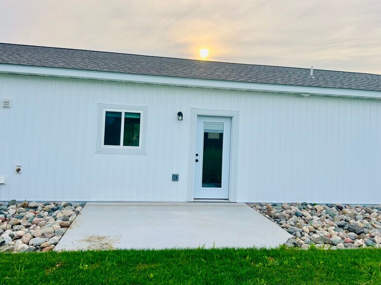 Building Photo - 835 Dorado Dr N
