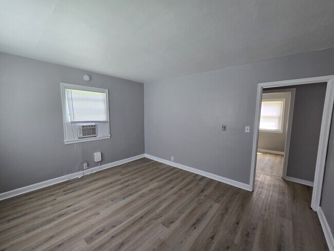 Building Photo - 602 Logan Ave