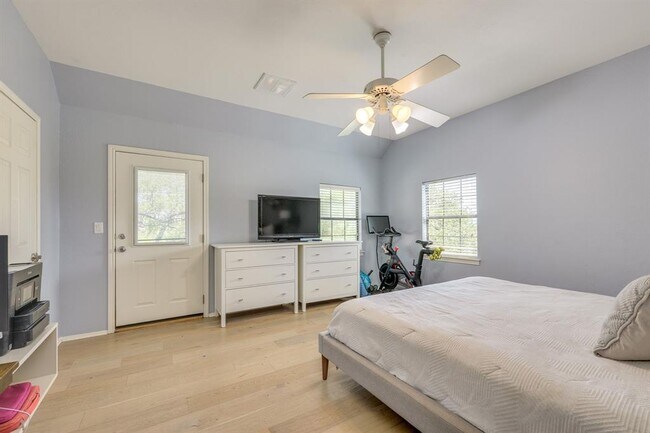 Building Photo - 6210 Cape Coral Dr