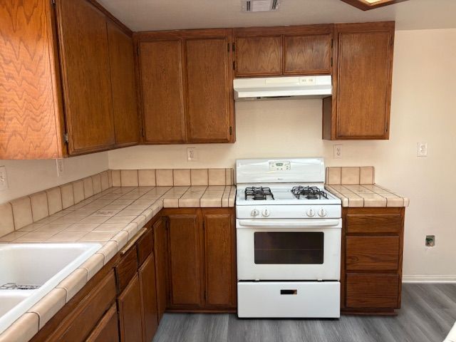 Building Photo - 14256 La Paz Dr