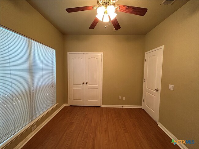Building Photo - 3049 Pine Valley Dr