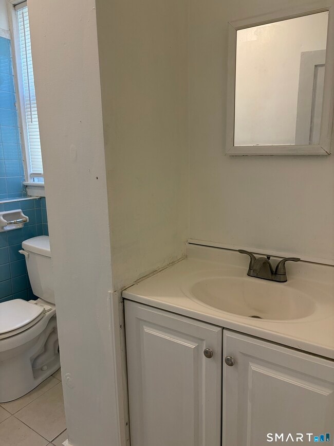 Building Photo - 162 Gilbert Ave