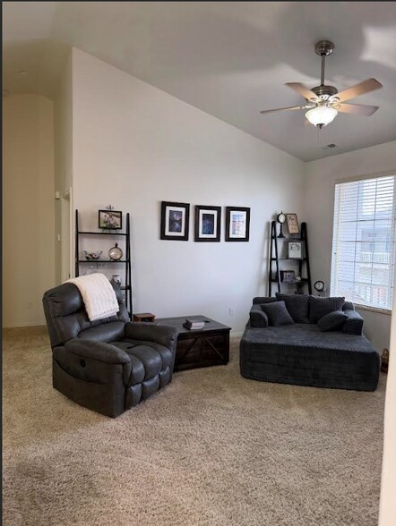 Building Photo - 473 N Kent Ln